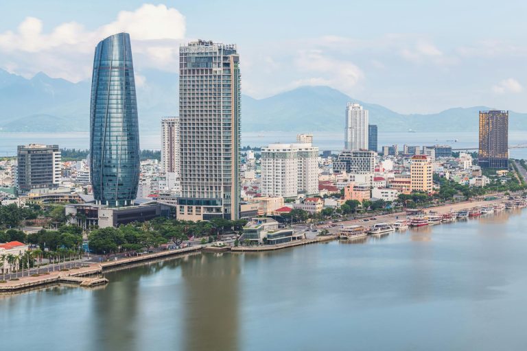 kinh nghiệm đặt vé limousine đi Đà Nẵng cuối tuần