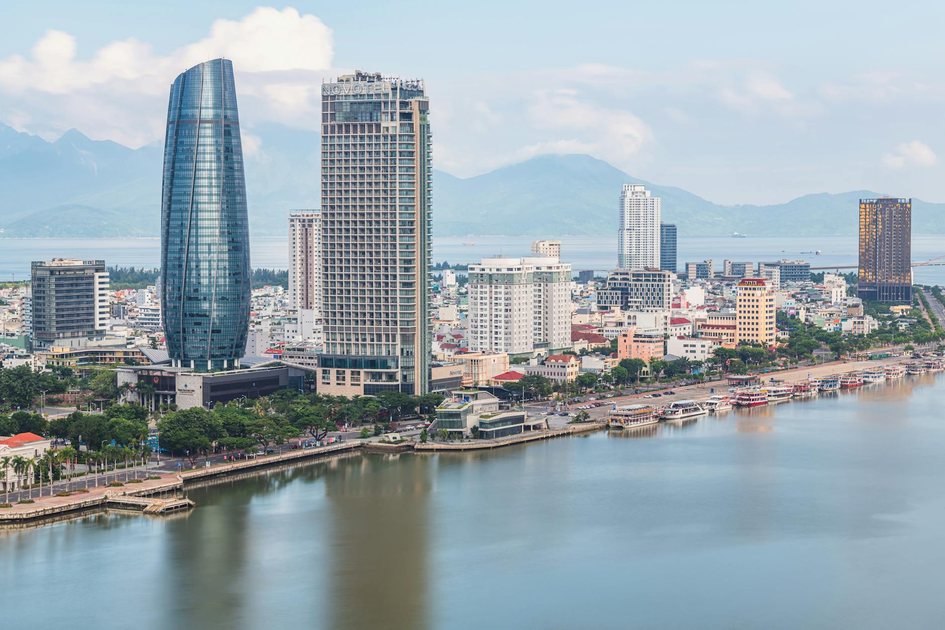 kinh nghiệm đặt vé limousine đi Đà Nẵng cuối tuần