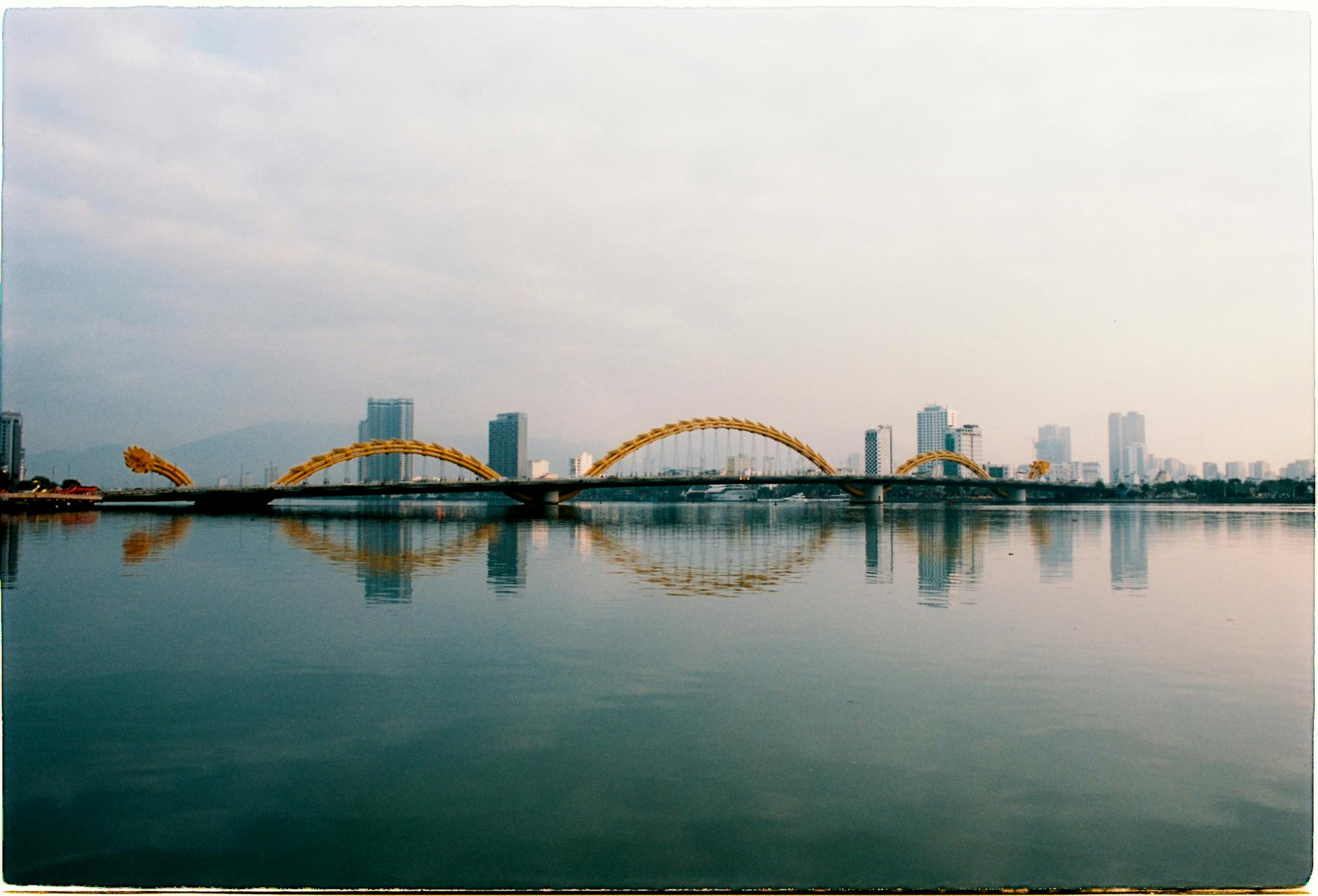 Kinh nghiệm đặt vé limousine đi Đà Nẵng cuối tuần: Đi sao cho đỡ mệt, kịp biển và cầu Rồng