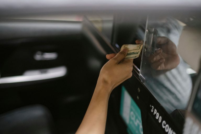 giá xăng tăng ảnh hưởng giá vé limousine như thế nào