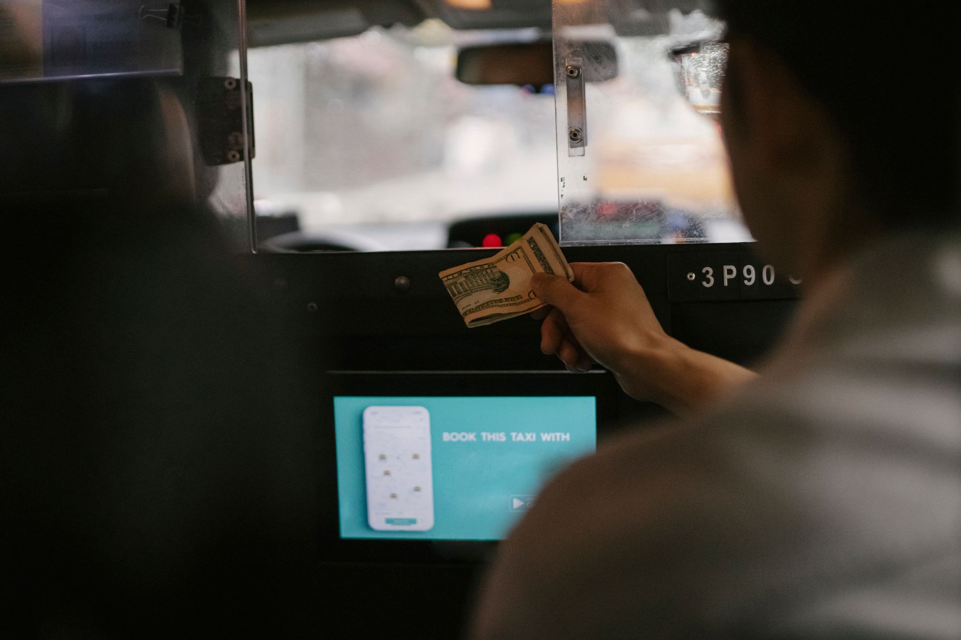 giá xăng tăng ảnh hưởng giá vé limousine như thế nào và nên đặt vé trước bao lâu