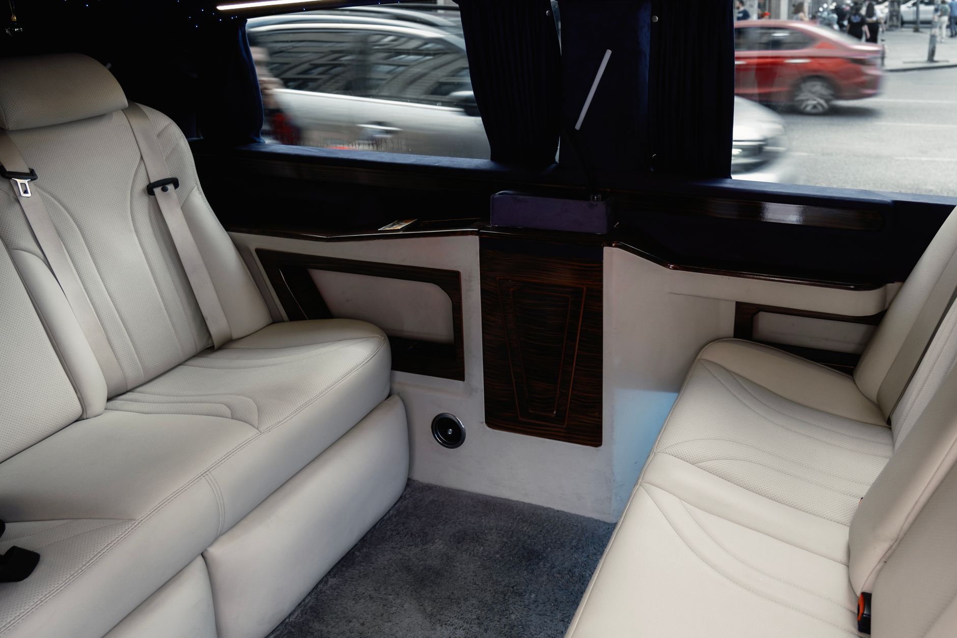 Kinh nghiệm đặt vé limousine cuối tuần tránh chênh giá: Mẹo chọn chuyến, giữ chỗ và kiểm tra phụ thu