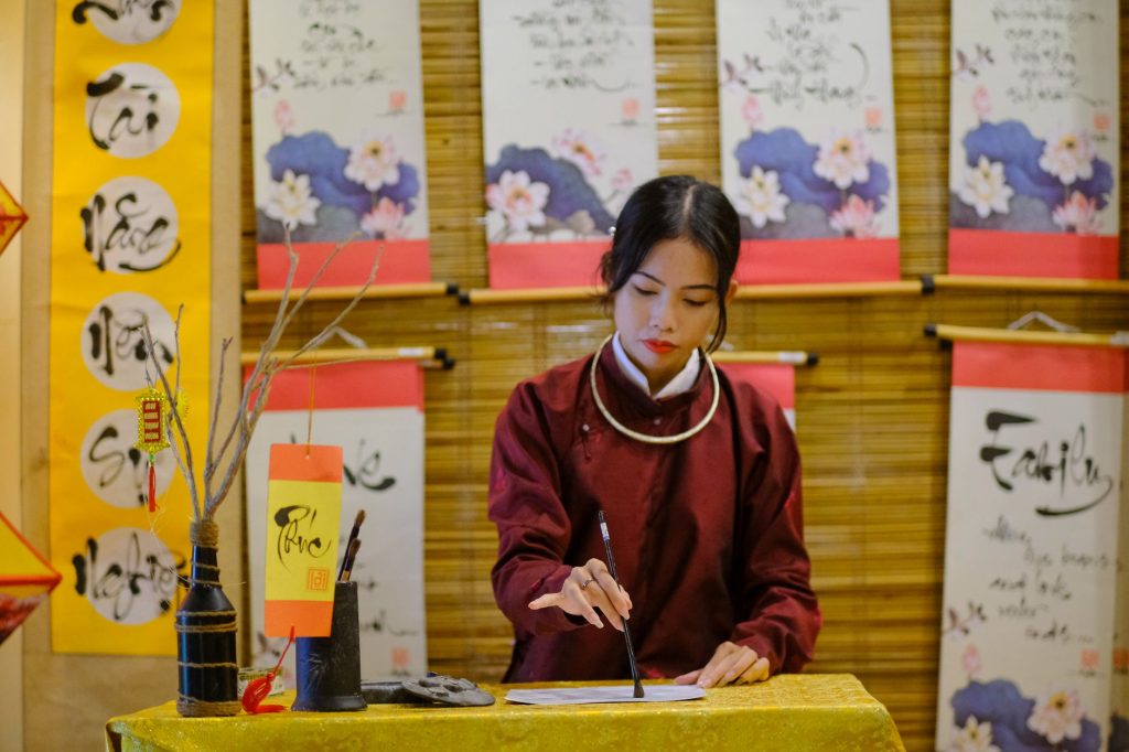 lịch âm dương hôm nay 7/8/2026 giờ hoàng đạo hướng xuất hành
